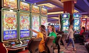 Người dùng Việt Nam truy cập v9bet slot online qua điện thoại di động